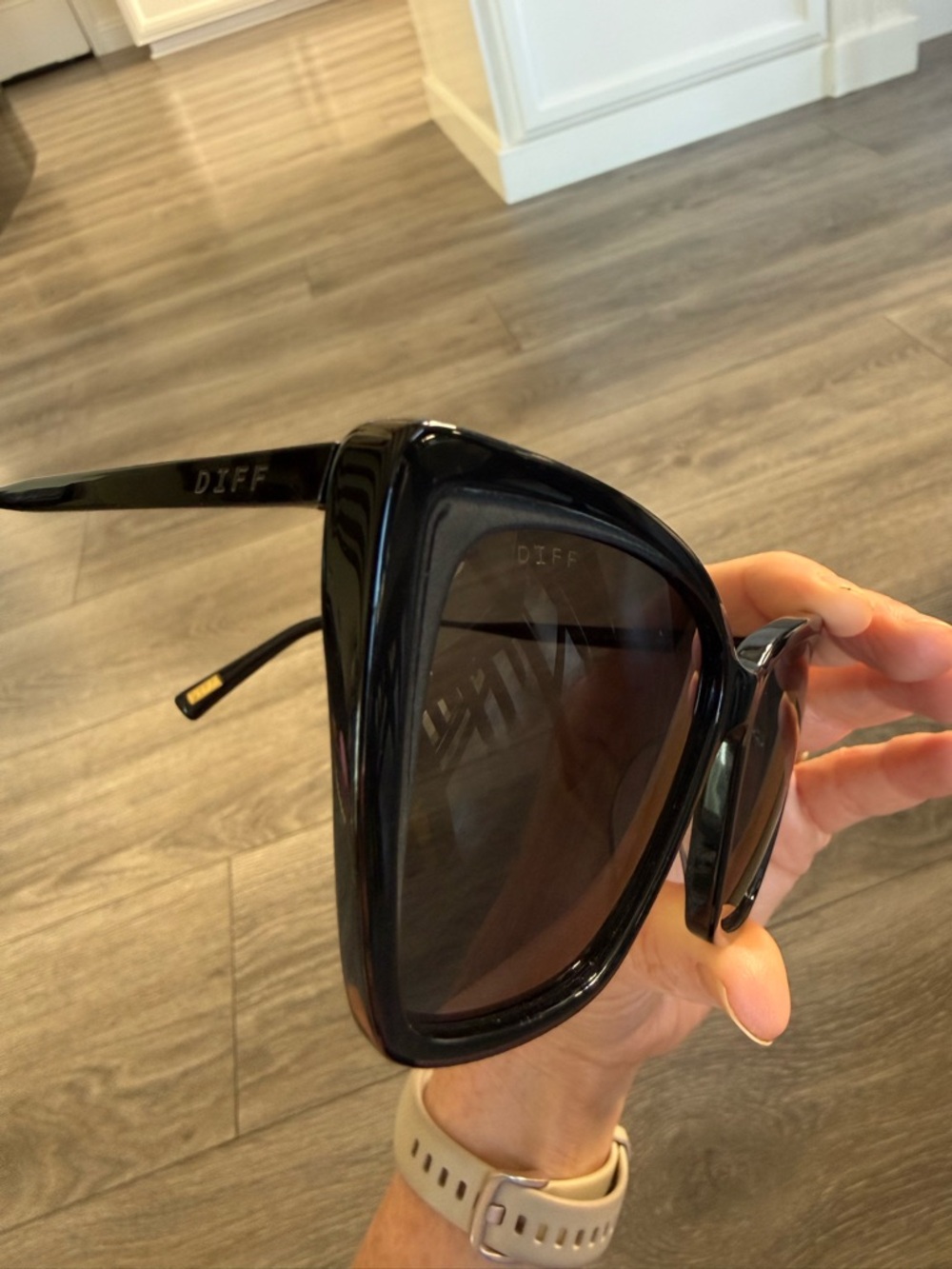 Diff Eyewear Becky II Women’s Oversized Black Square Sunglasses - Picture 13 of 15